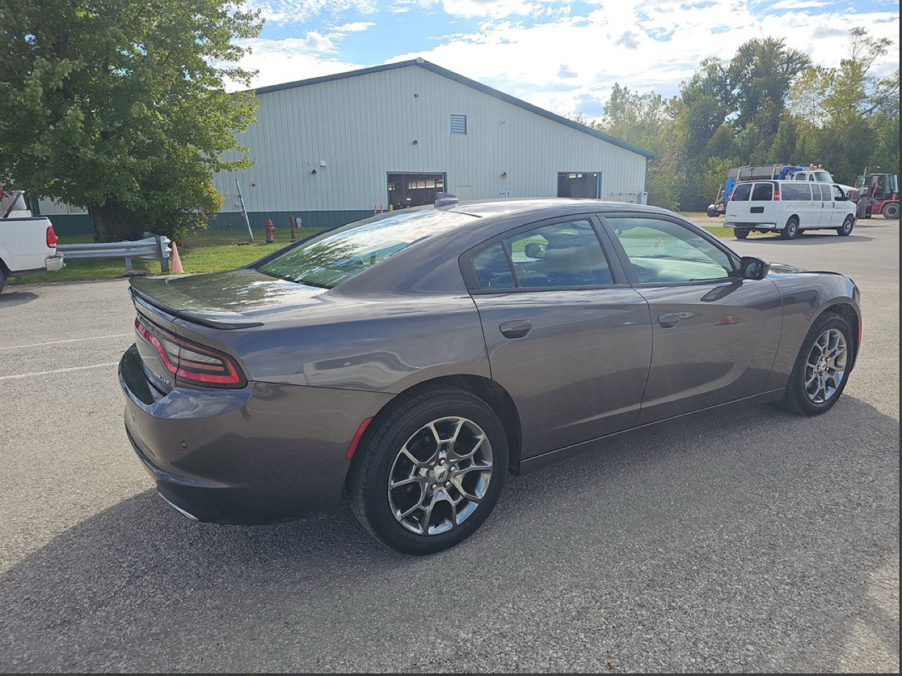 Used 2017 Dodge Charger SXT w/ AWD Plus Group image 2