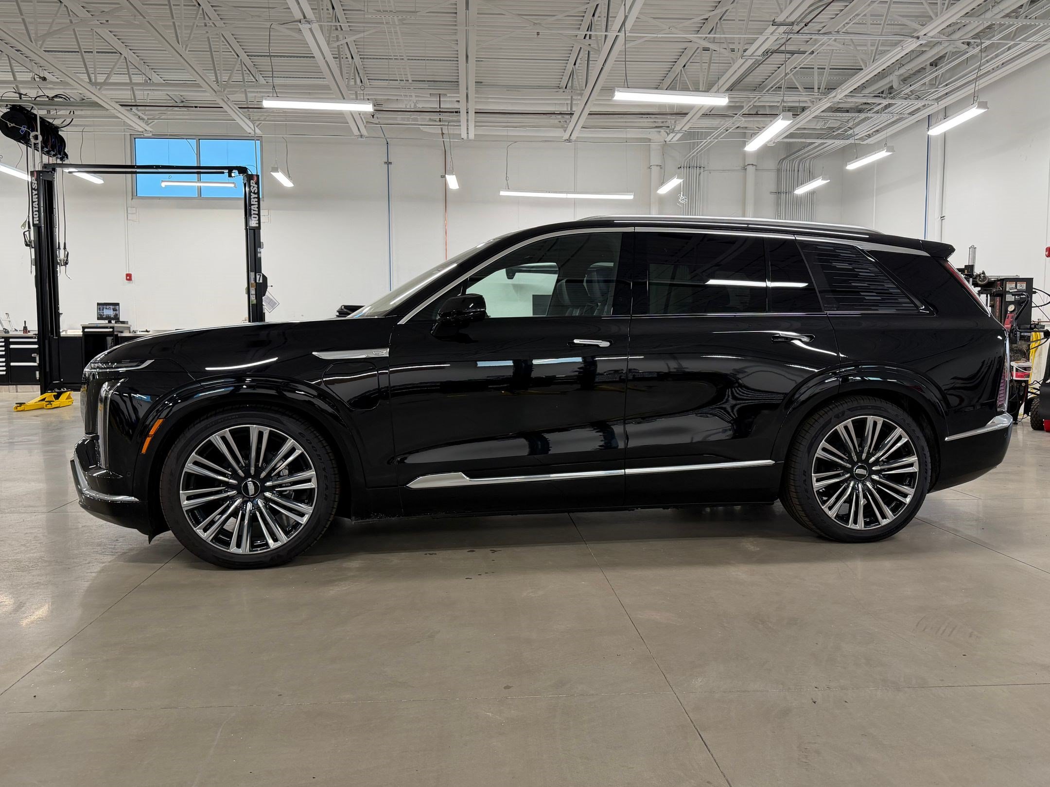 New 2026 Cadillac Vistiq Premium Luxury w/ LPO, Floor Liner Package AWD/4WD image 2