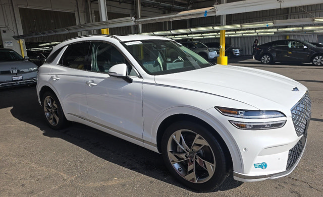 Used 2025 Genesis Electrified GV70 AWD/4WD image 2