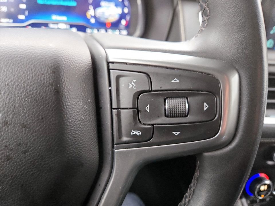 Used 2023 Chevrolet Suburban Premier image 16