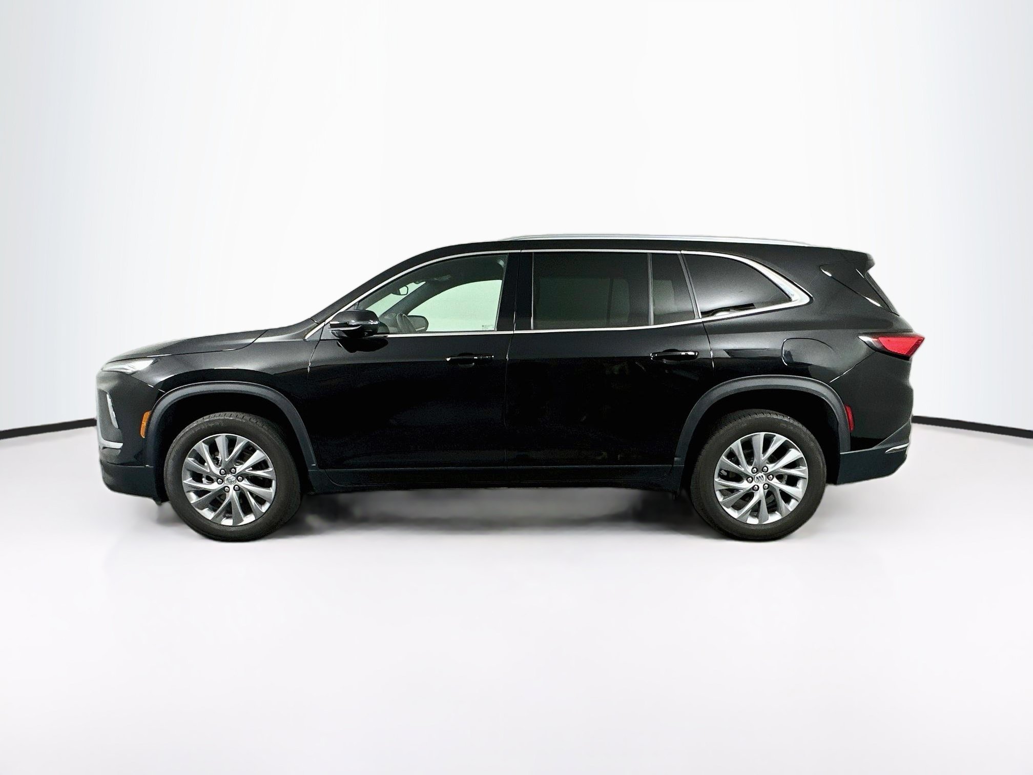 Used 2025 Buick Enclave Preferred FWD image 4