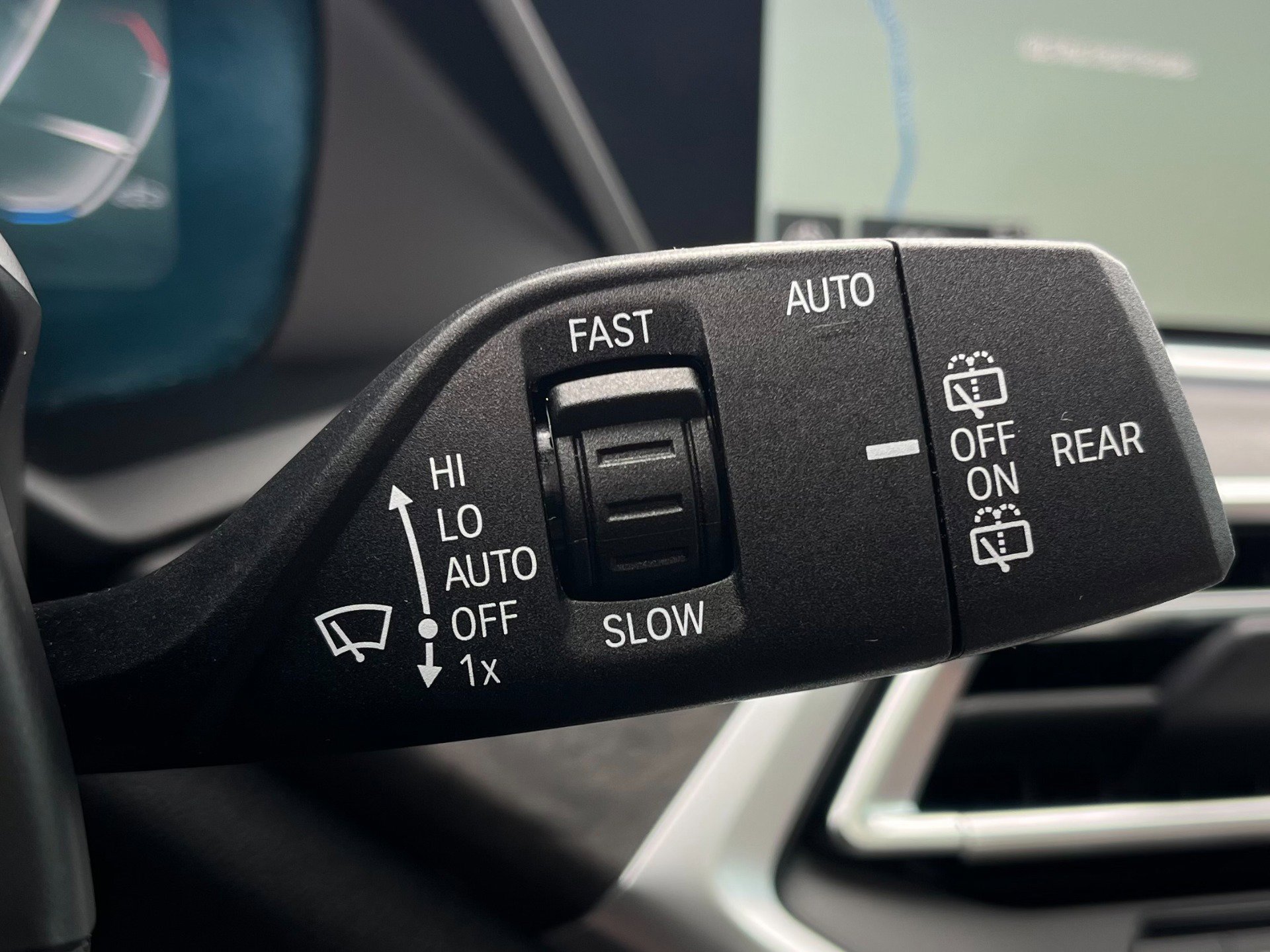 Used 2022 BMW X5 xDrive40i w/ M Sport Package image 37