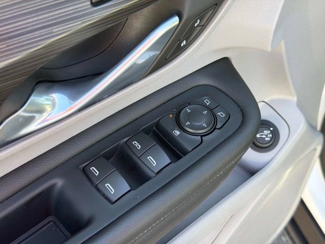 Used 2024 GMC Terrain SLT image 19