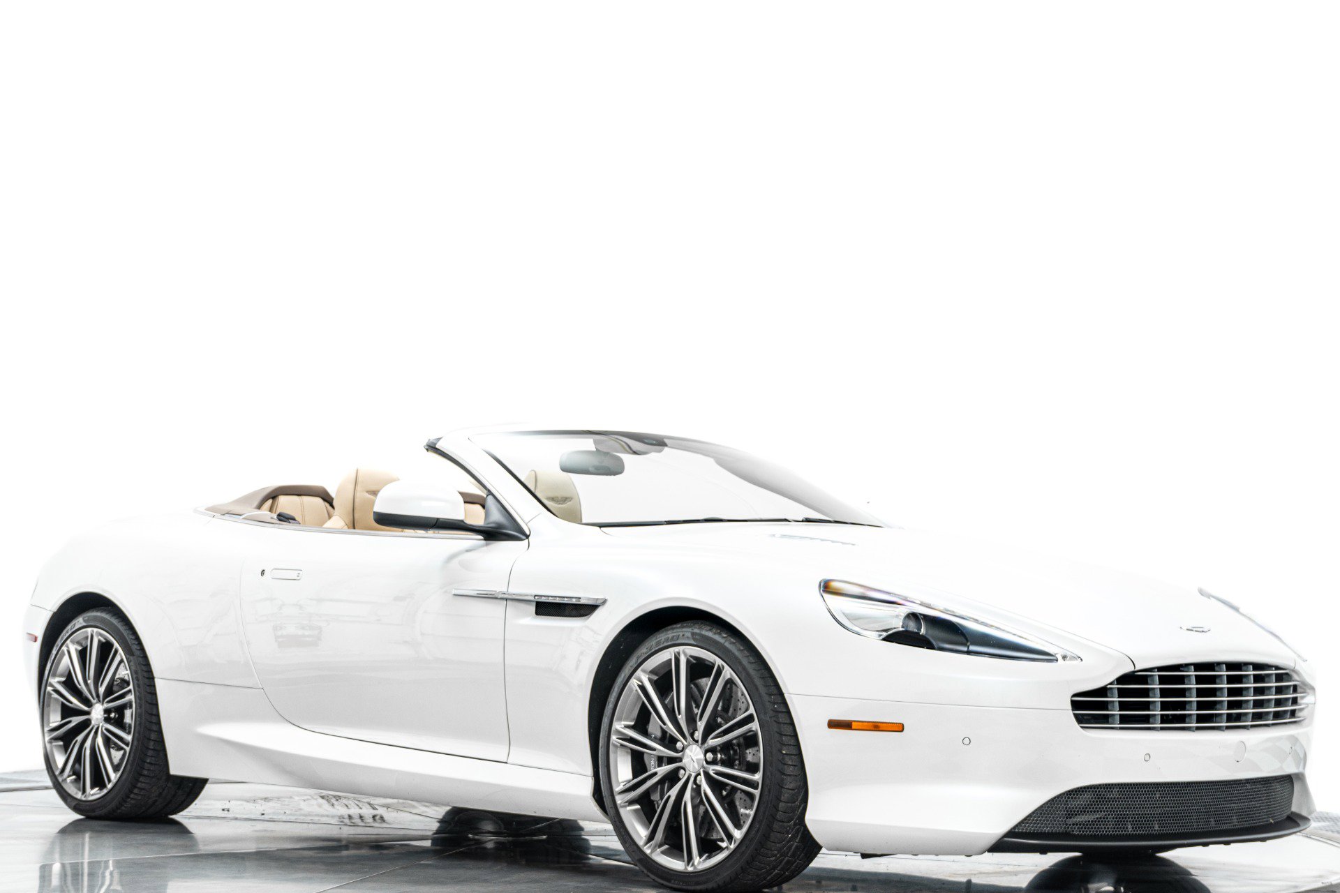 Used 2014 Aston Martin DB9 Volante -Very Low Miles, Pearl image 33
