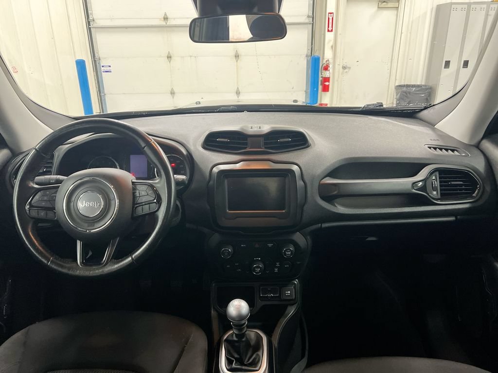 Used 2018 Jeep Renegade Altitude FWD image 10