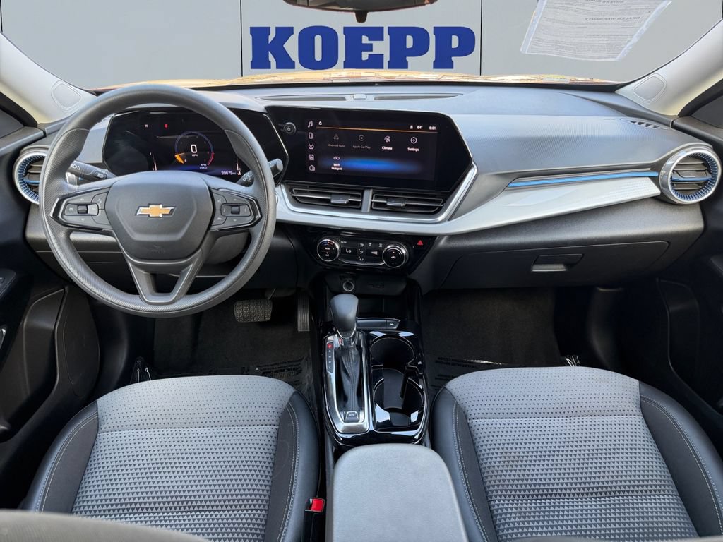 Used 2025 Chevrolet Trax LT FWD image 12