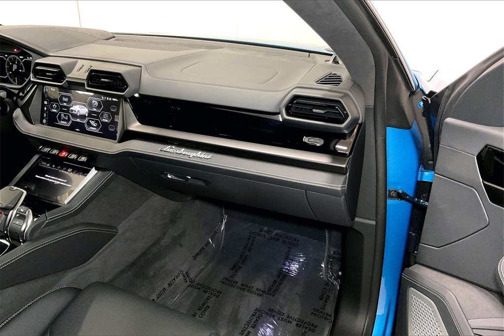 Used 2025 Lamborghini Urus SE image 13