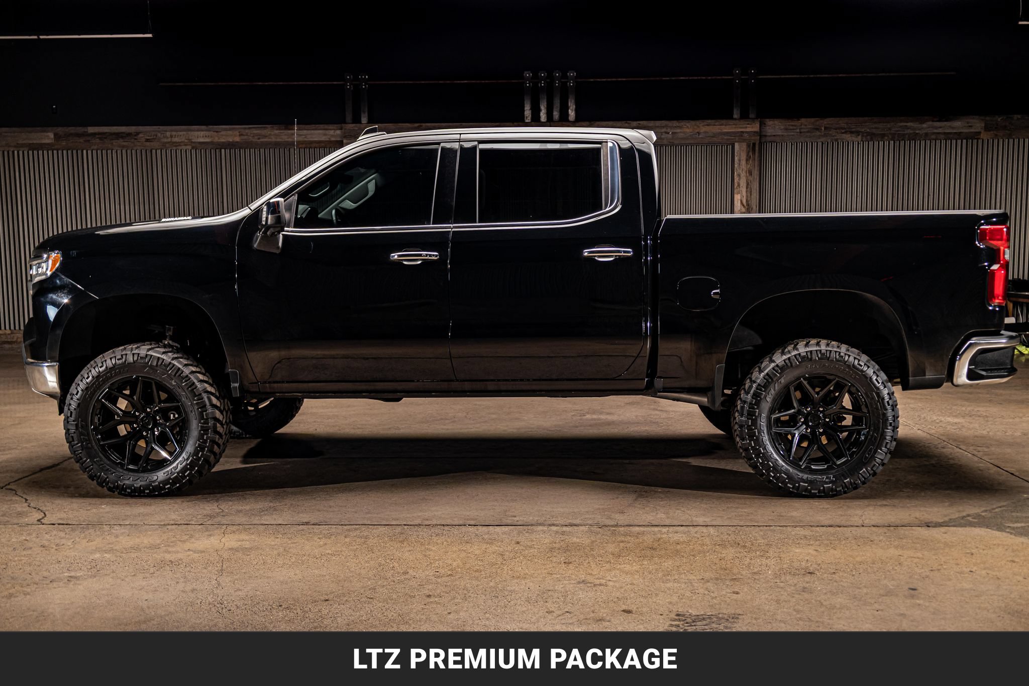 Used 2023 Chevrolet Silverado 1500 LTZ w/ LTZ Premium Package AWD/4WD image 6