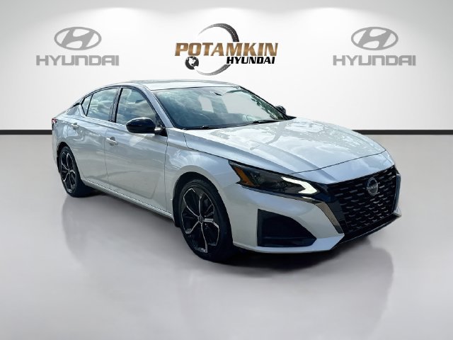 Used 2024 Nissan Altima 2.5 SR FWD image 3