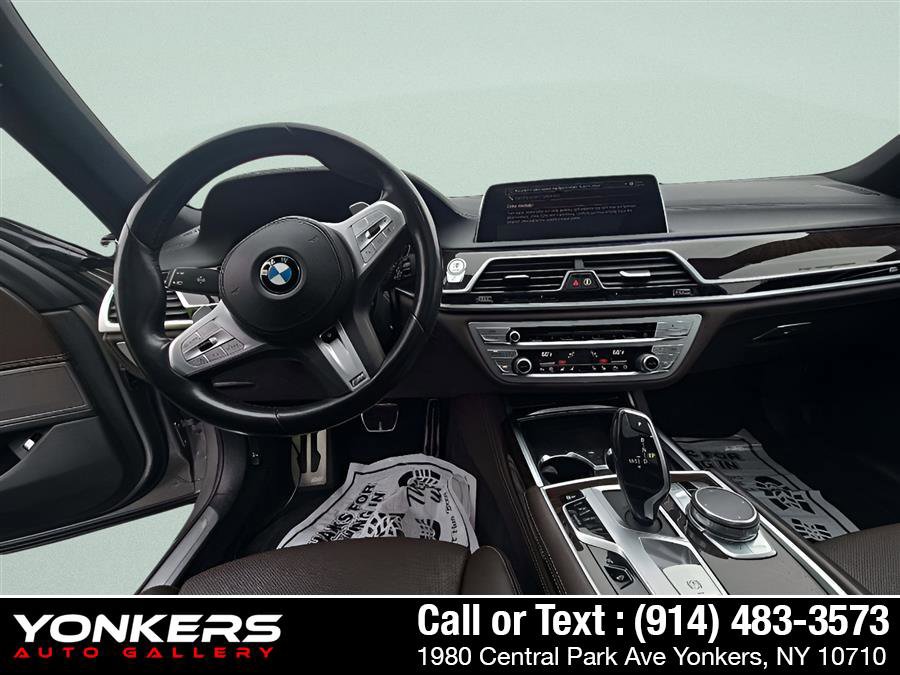 Used 2020 BMW 740i w/ M Sport Package image 4