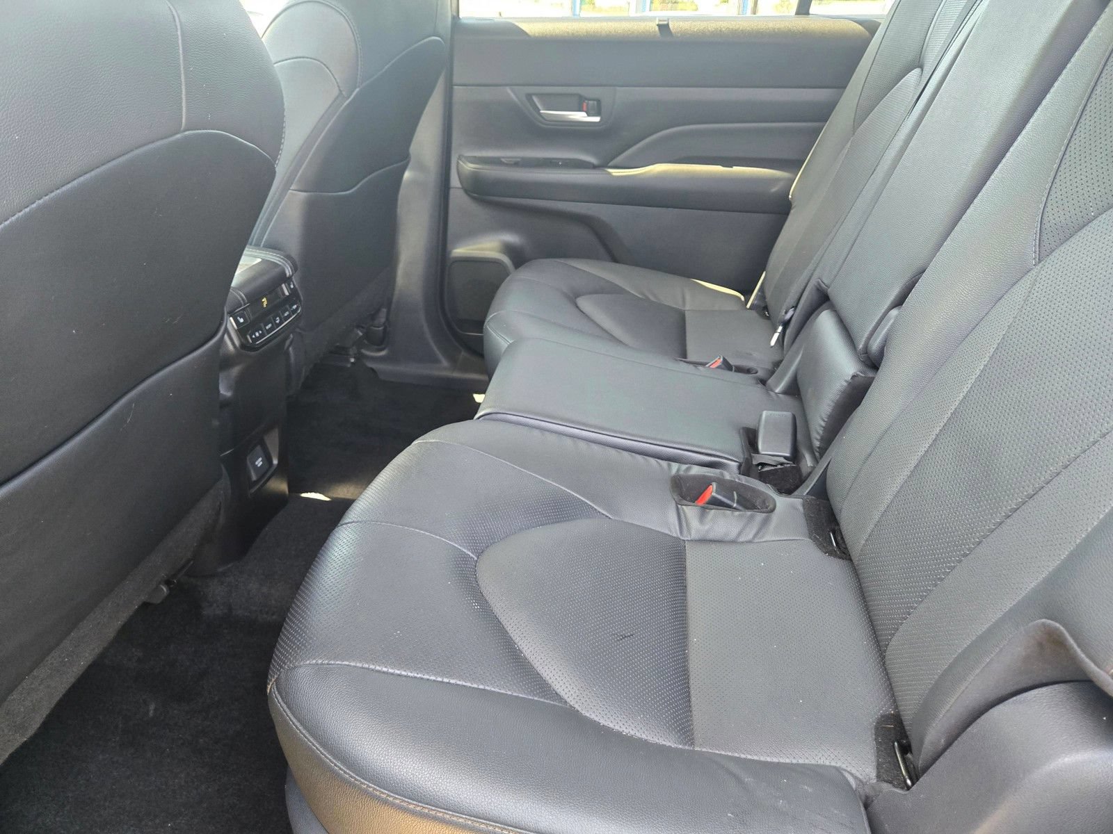 Used 2025 Toyota Grand Highlander FWD image 17