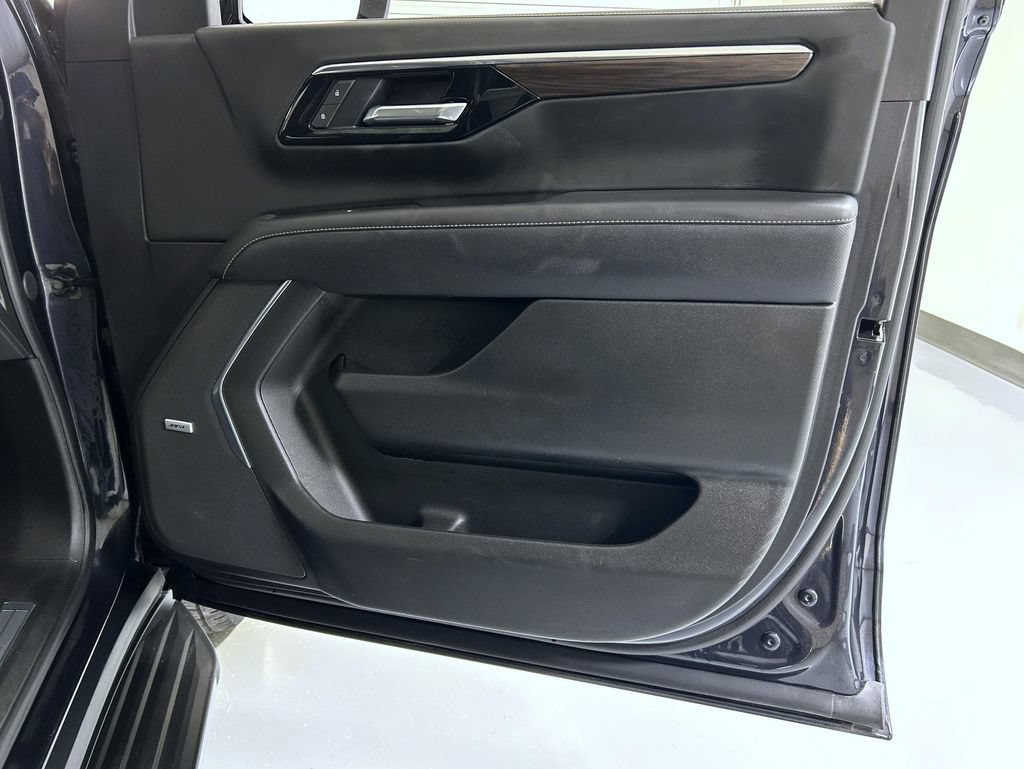 Certified 2025 Chevrolet Tahoe Premier AWD/4WD image 16