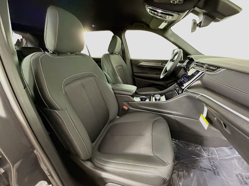 New 2025 Jeep Grand Cherokee Laredo image 14