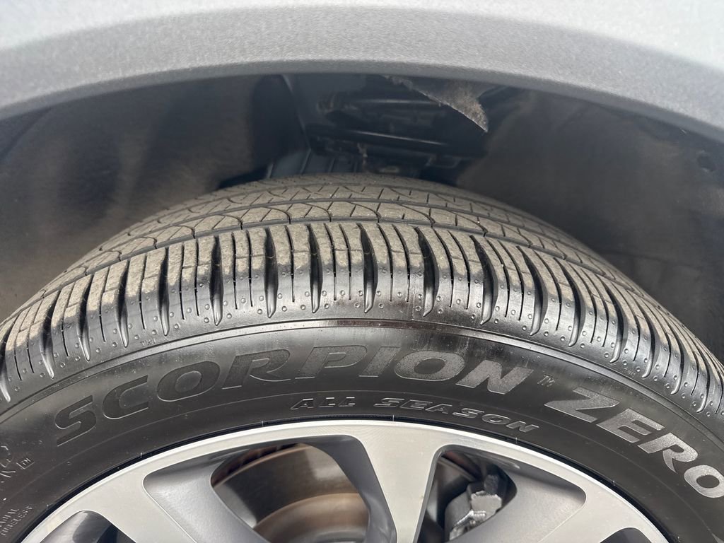 Used 2025 Ford Explorer Platinum w/ Ultimate Package AWD/4WD image 29