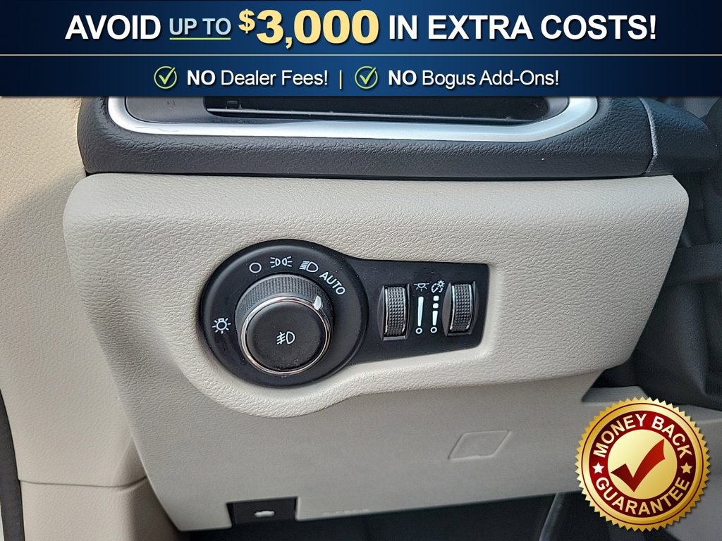 Used 2024 Chrysler Pacifica Touring-L FWD image 21