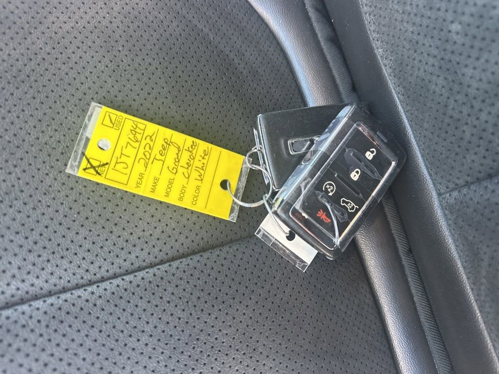 Used 2022 Jeep Grand Cherokee L Laredo image 34