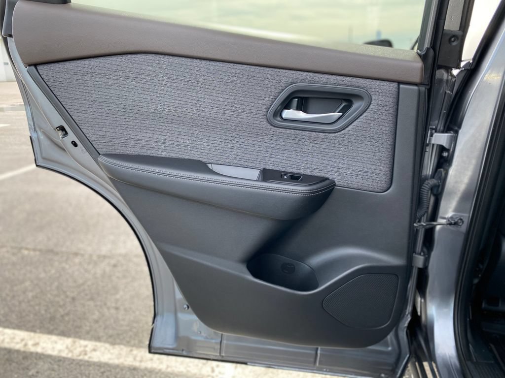 Used 2021 Nissan Rogue SV AWD/4WD image 16