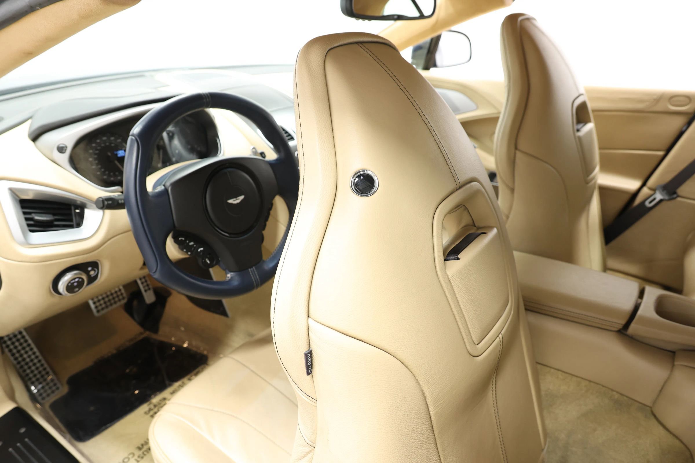 Used 2016 Aston Martin Vanquish Volante image 48