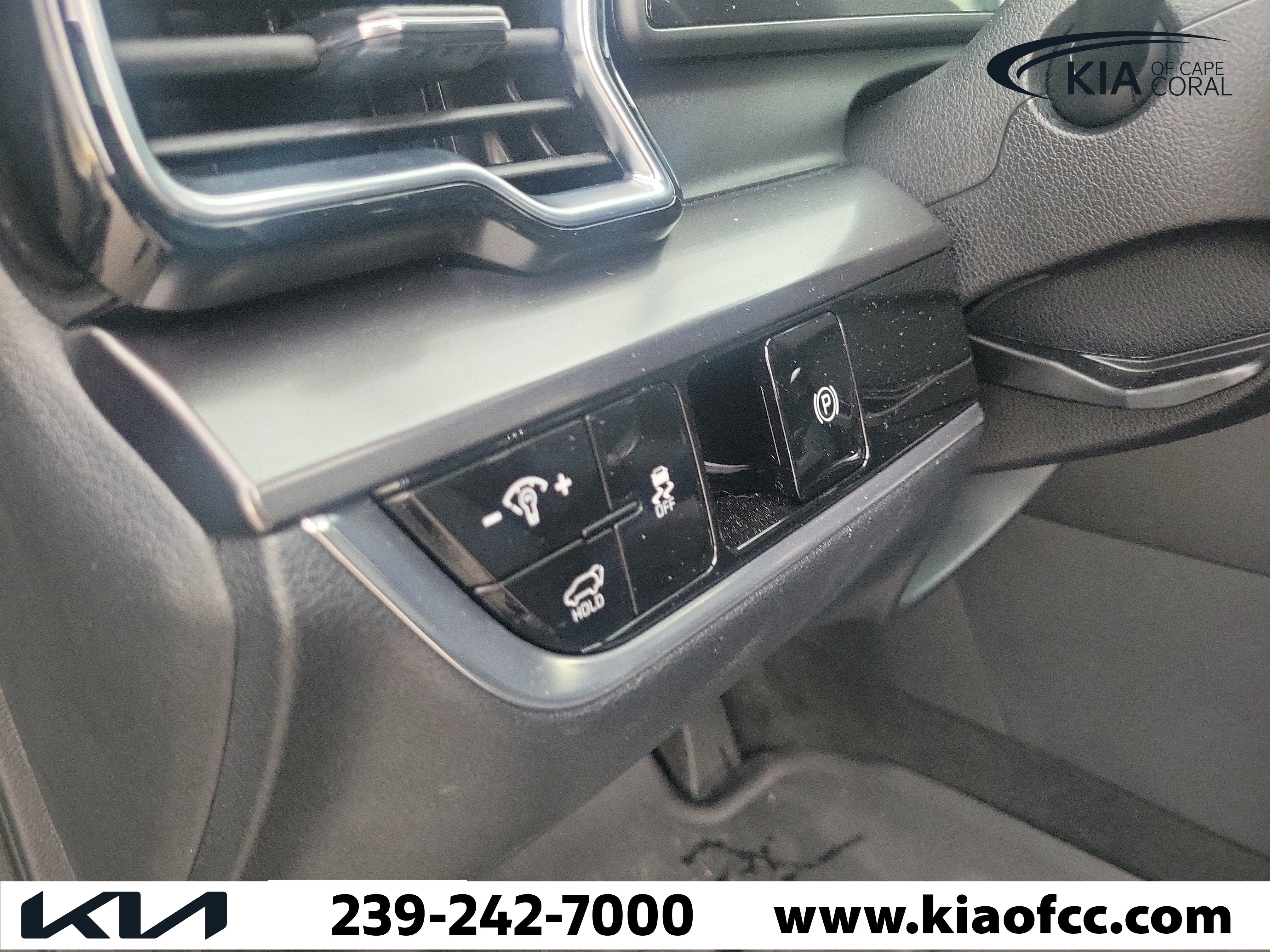 Certified 2025 Kia Sportage EX w/ Premium Package FWD image 29