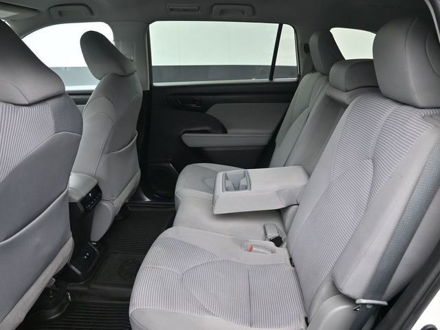 Used 2021 Toyota Highlander LE AWD/4WD image 22