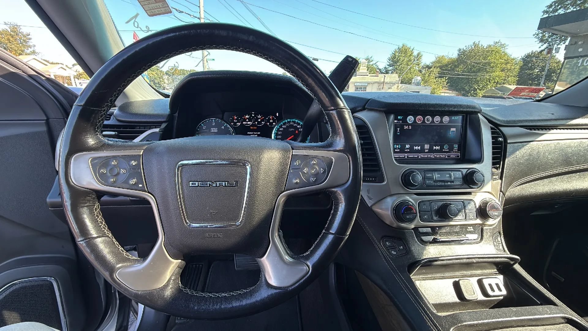 Used 2018 GMC Yukon Denali AWD/4WD image 12