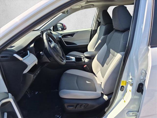 Used 2022 Toyota RAV4 XLE w/ Convenience Package FWD image 16