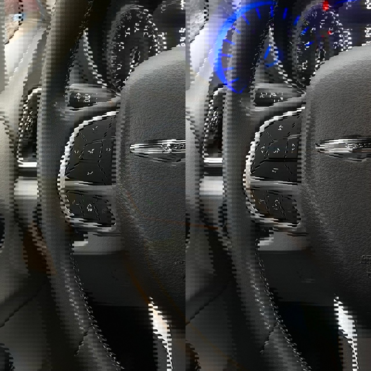 Used 2023 Chrysler Pacifica Touring-L image 13