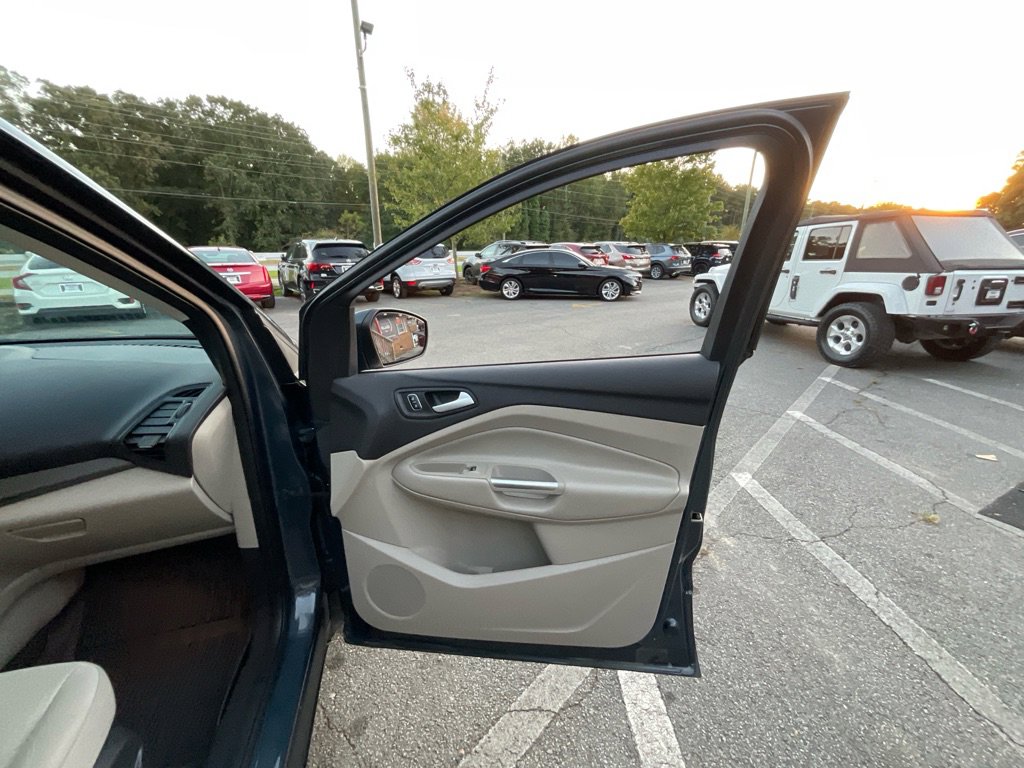 Used 2019 Ford Escape SE image 43