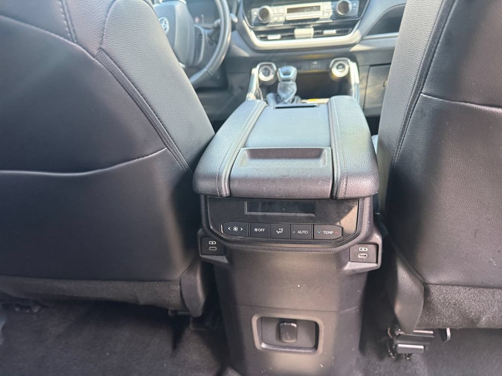Used 2025 Toyota Grand Highlander AWD image 22