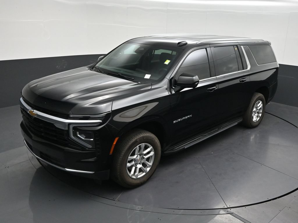 Used 2026 Chevrolet Suburban LS RWD image 15