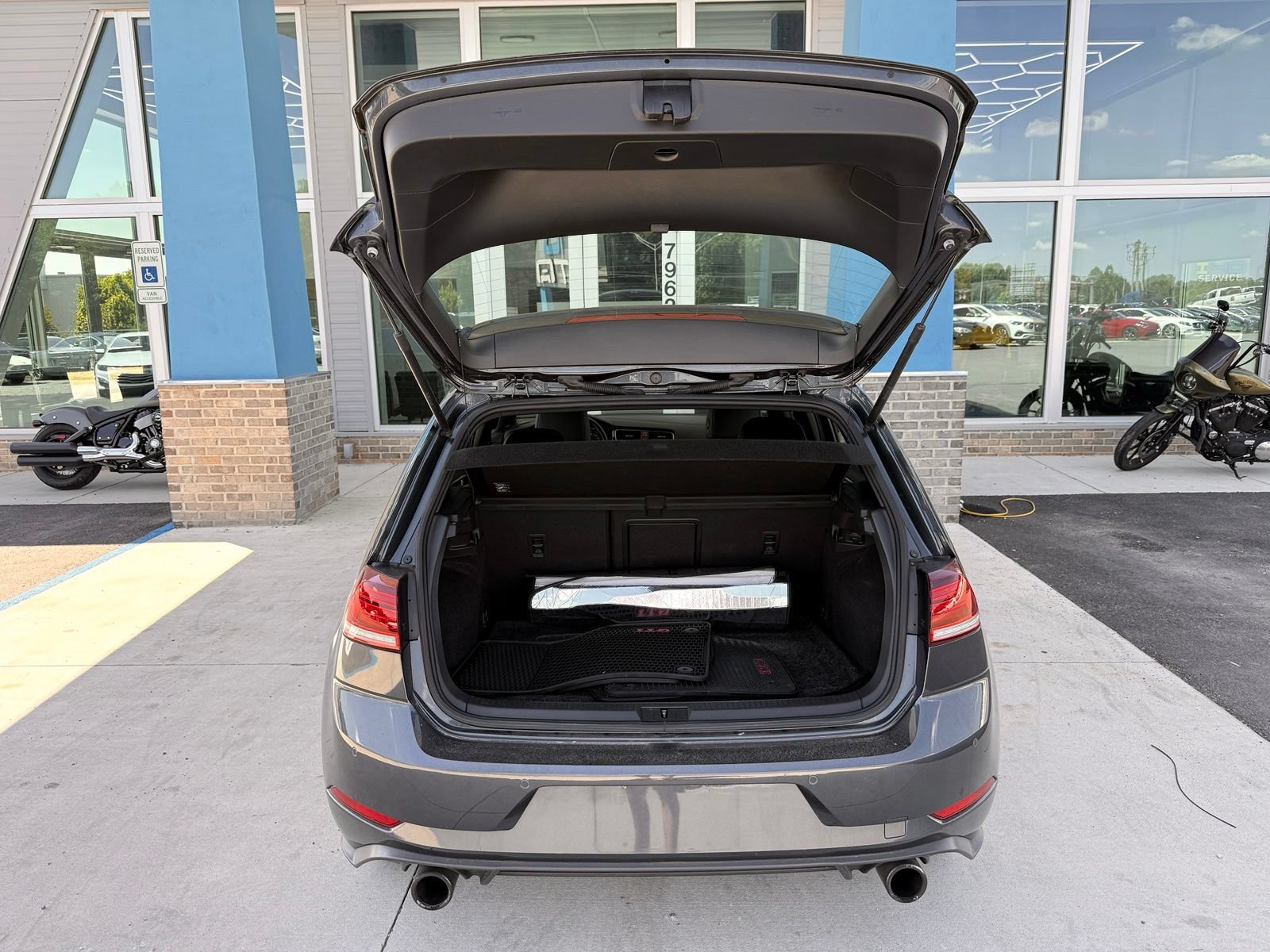 Used 2018 Volkswagen GTI SE FWD image 52