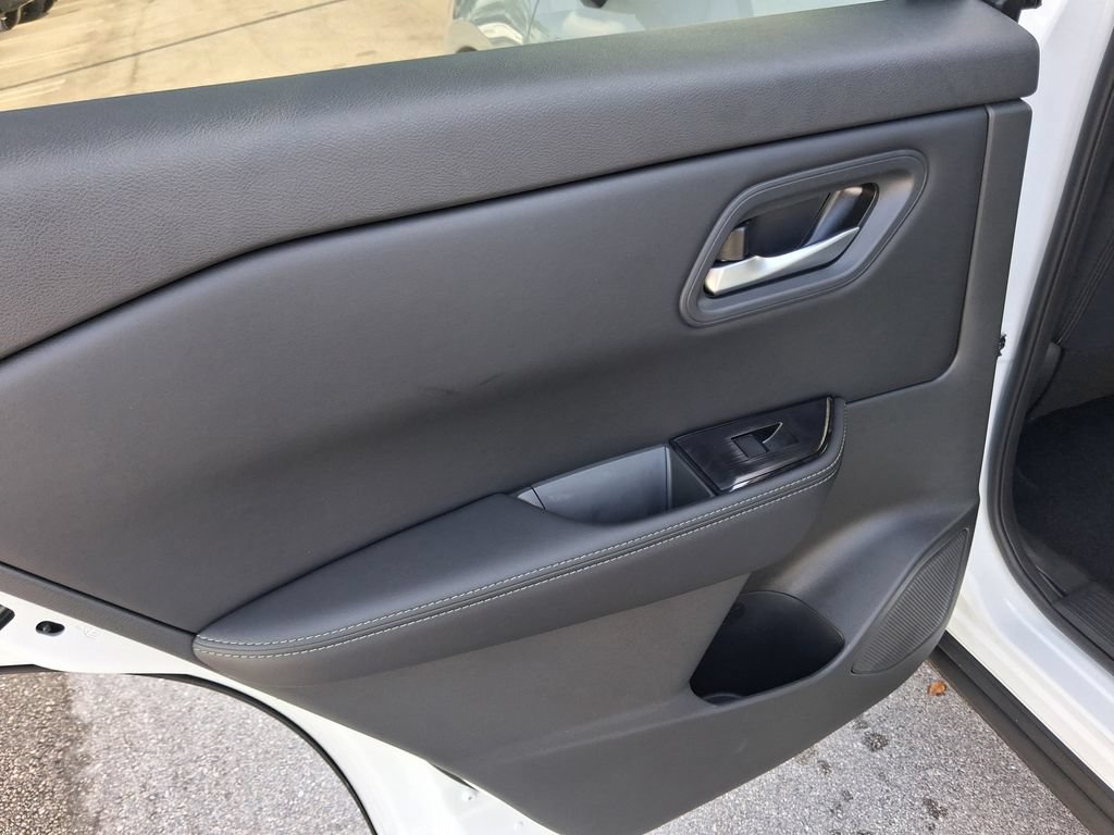 Used 2026 Nissan Rogue SV FWD image 14