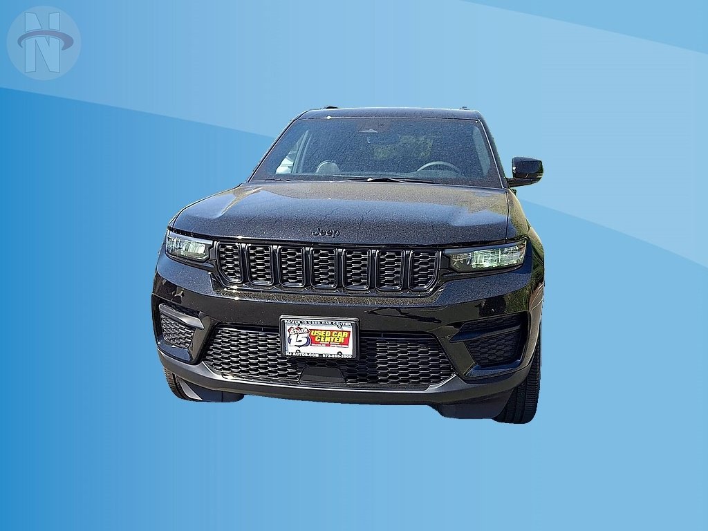 Used 2024 Jeep Grand Cherokee Altitude AWD/4WD image 3