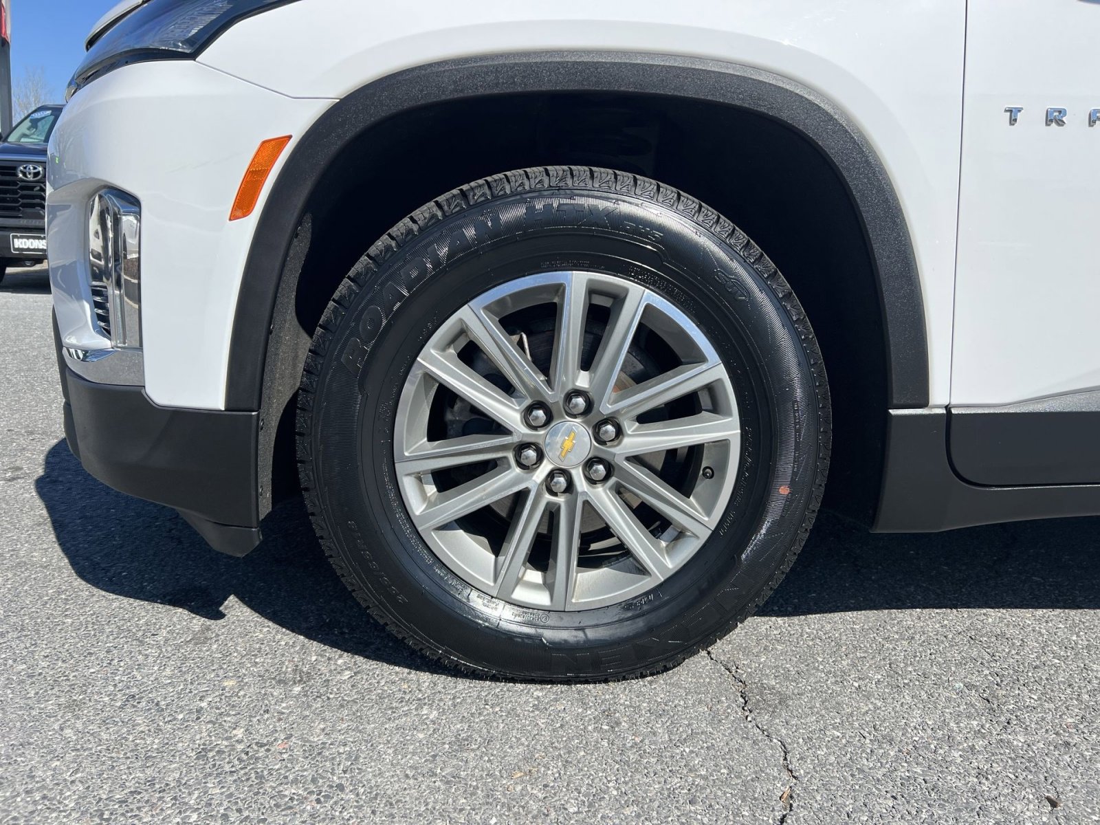 Used 2023 Chevrolet Traverse LT image 12