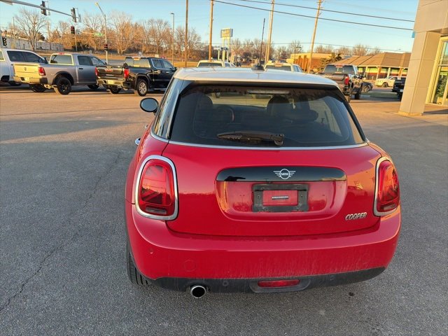 Used 2021 MINI Cooper 4-Door Hardtop w/ Storage Package image 22