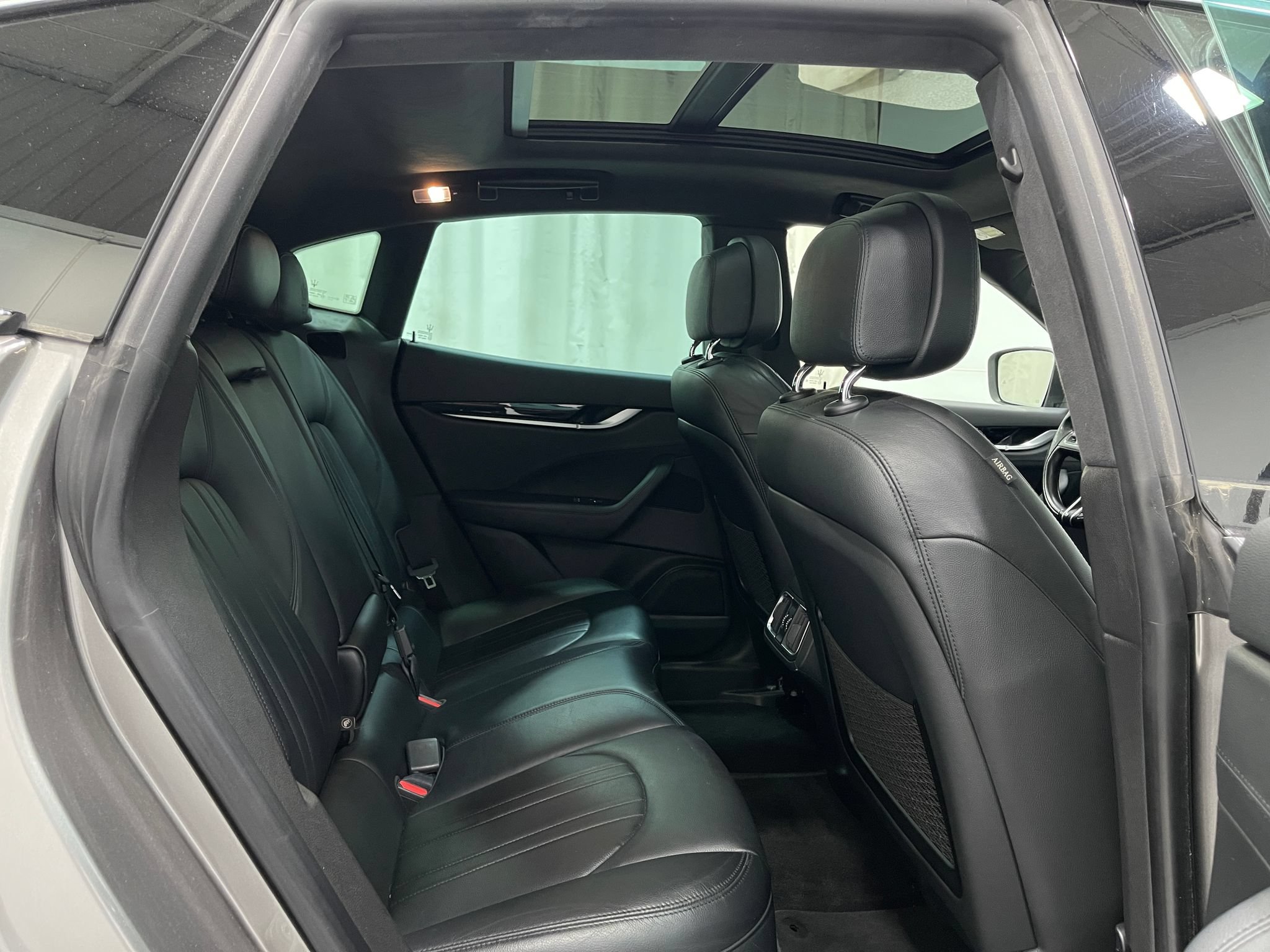 Used 2021 Maserati Levante AWD/4WD image 31
