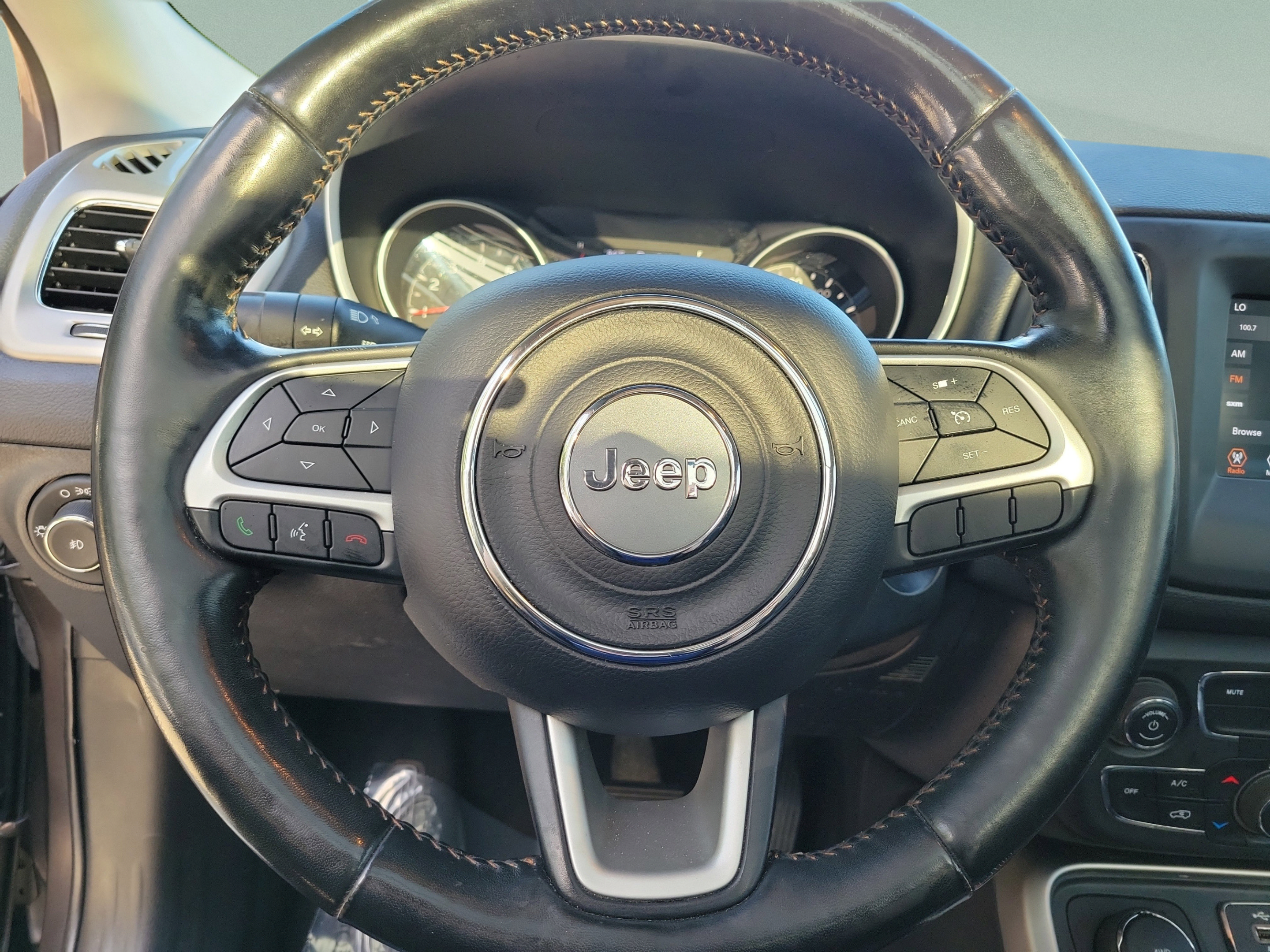 Used 2019 Jeep Compass Latitude w/ Cold Weather Group AWD/4WD image 16