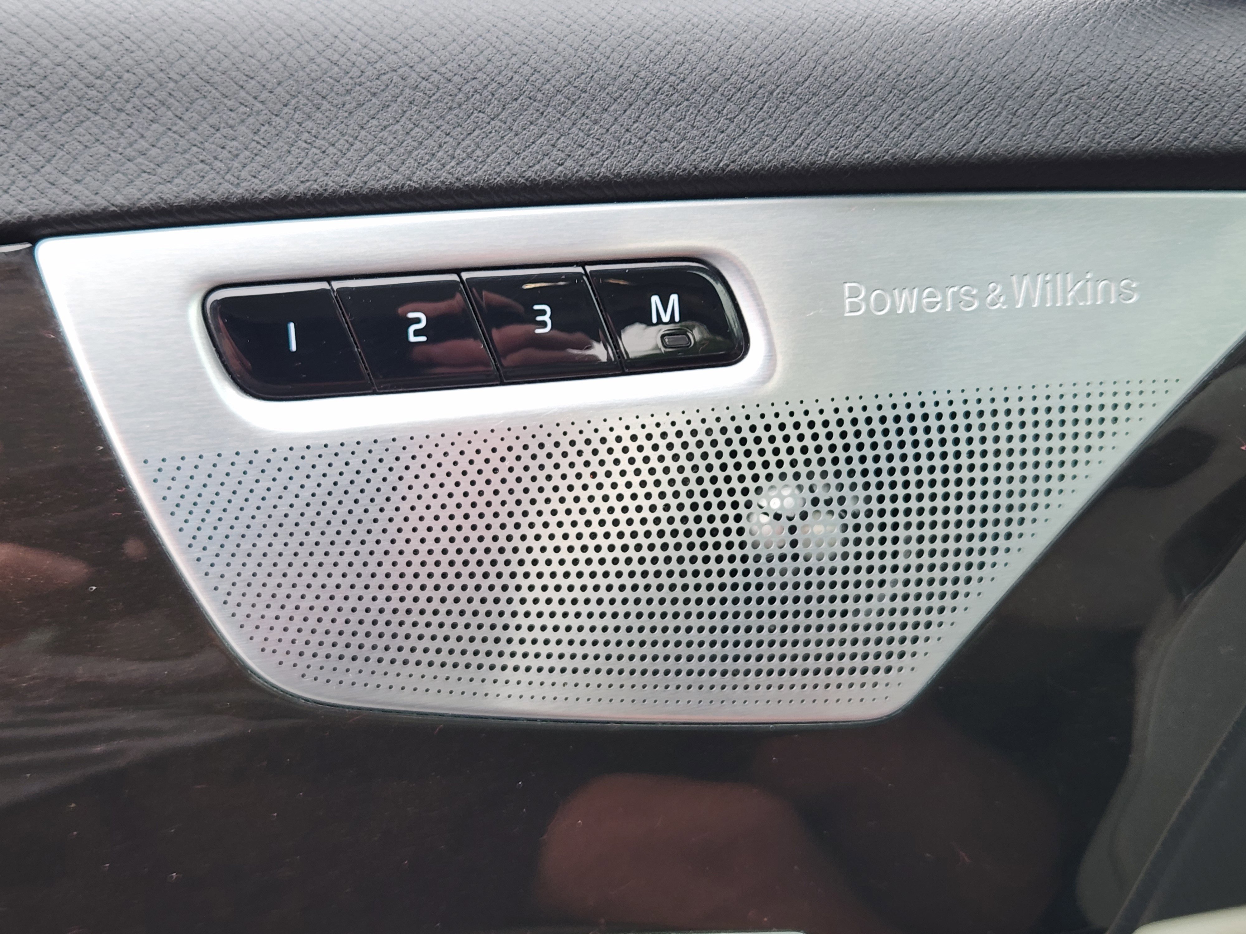 Used 2018 Volvo XC90 T6 Momentum AWD/4WD image 7