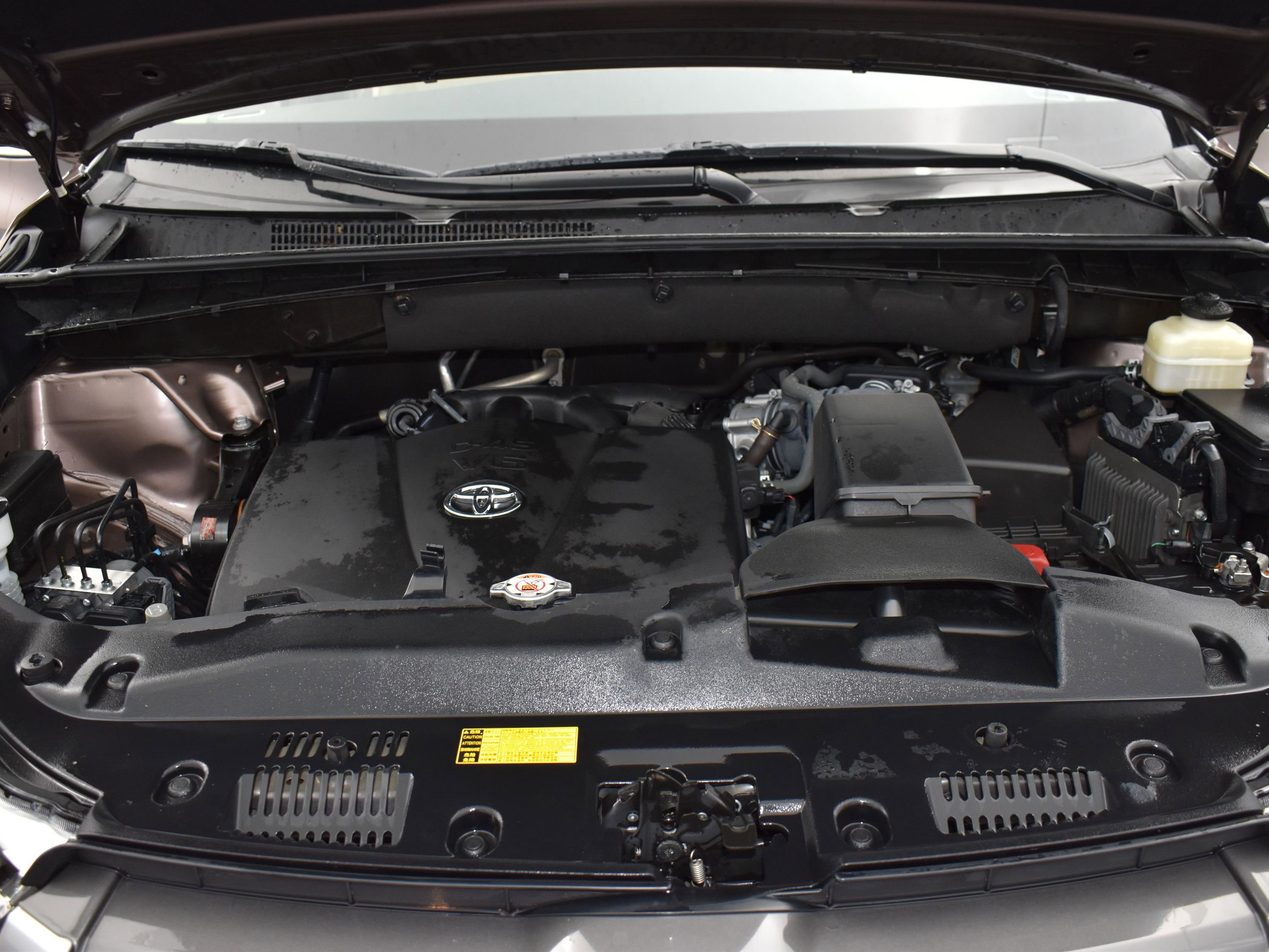 Used 2018 Toyota Highlander XLE image 24