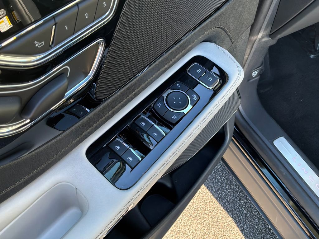 Used 2025 Lincoln Aviator Reserve w/ Illumination Package image 11