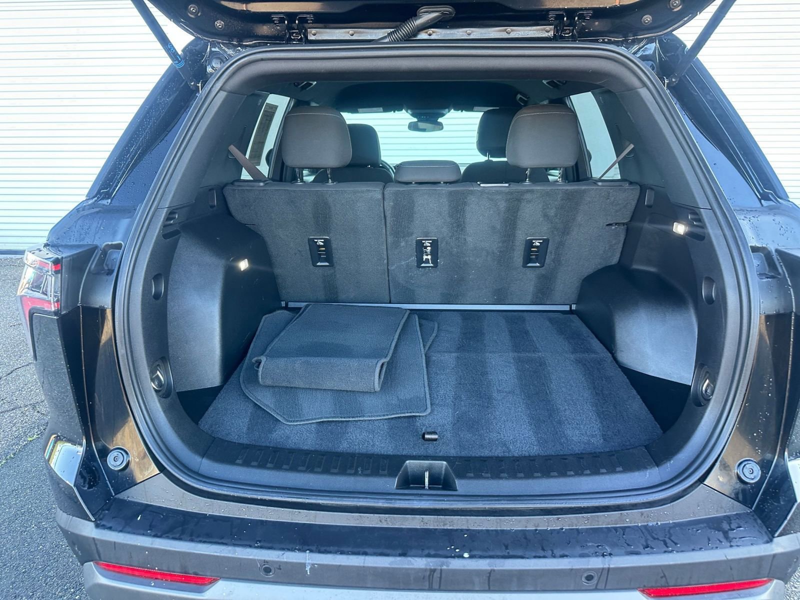 Used 2025 Chevrolet Equinox LT image 31