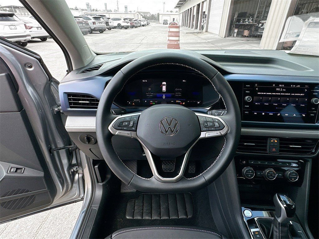 Used 2024 Volkswagen Taos SE FWD image 11