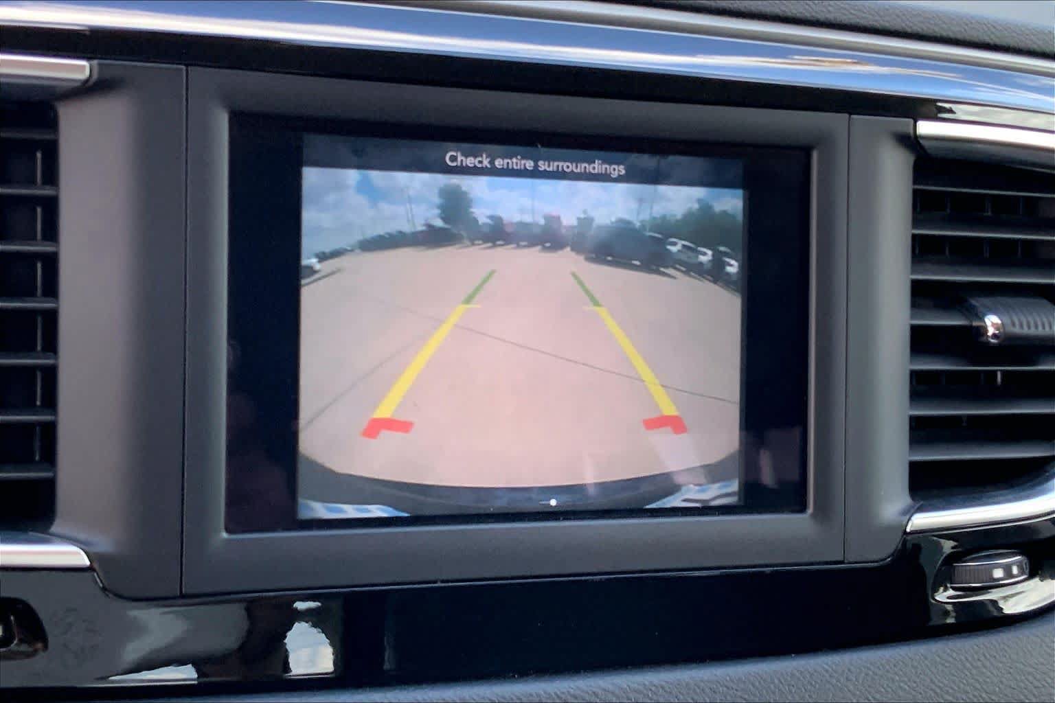 Used 2020 Chrysler Pacifica Touring-L FWD image 27