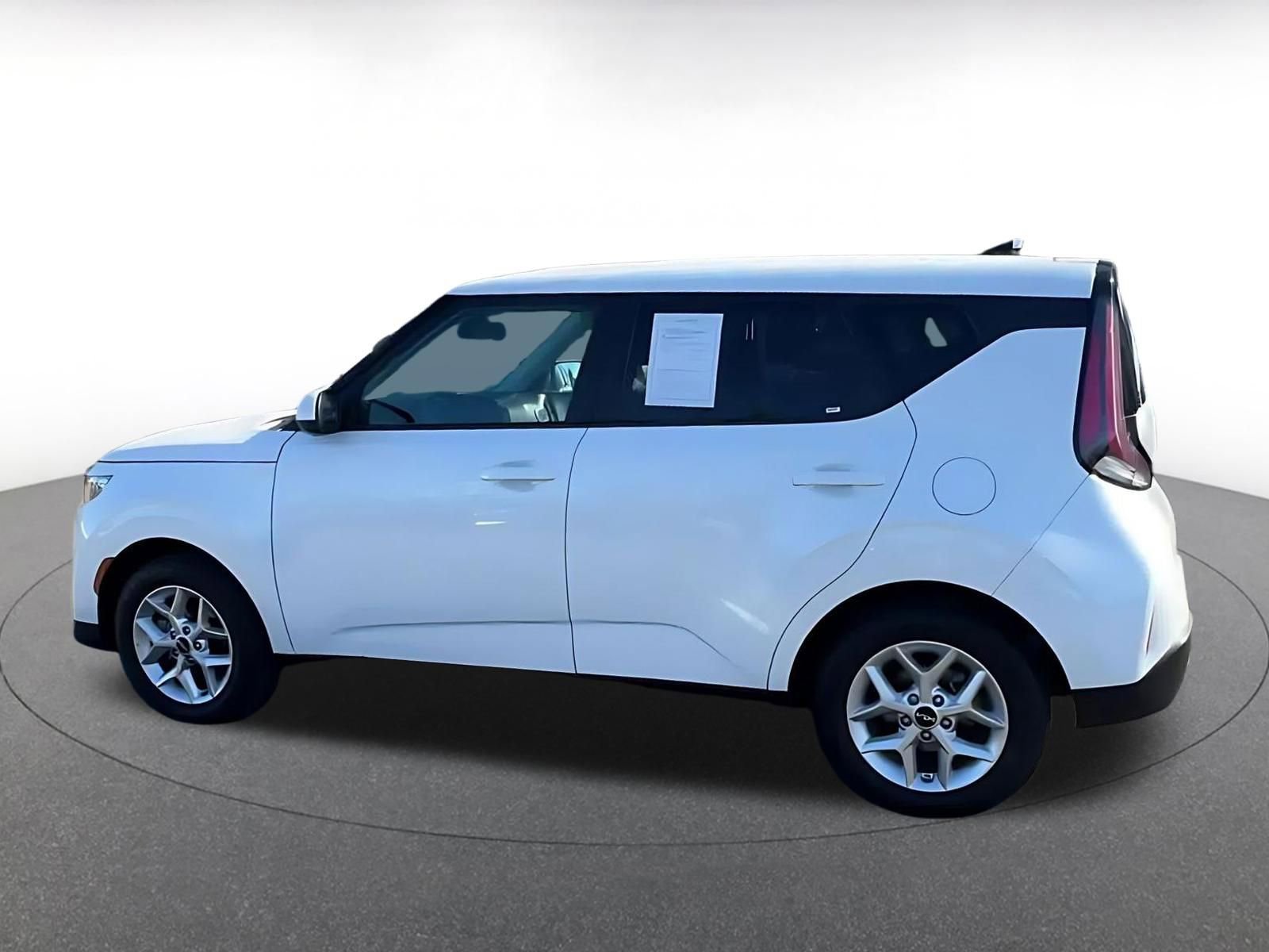 Used 2025 Kia Soul LX w/ LX Technology Package image 9