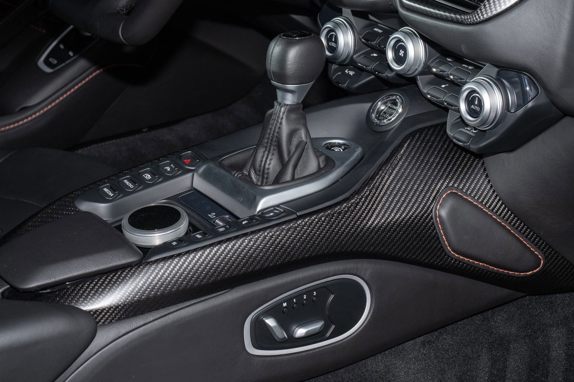 Used 2021 Aston Martin V8 Vantage Coupe RWD image 35