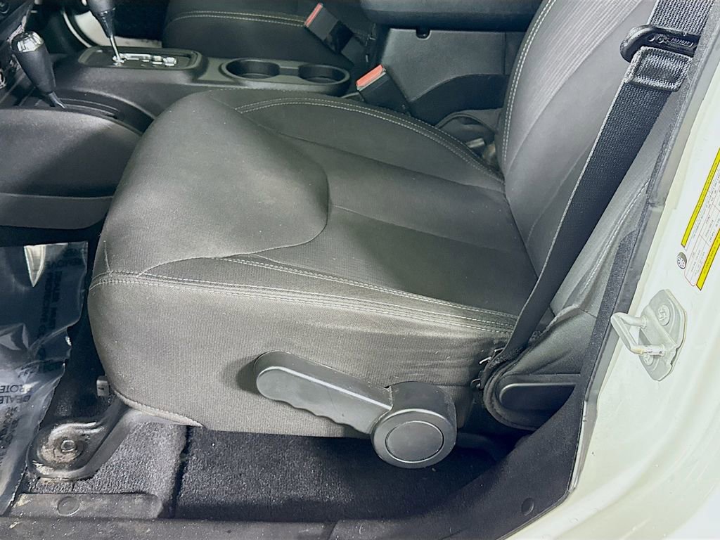 Used 2016 Jeep Wrangler Unlimited Sahara image 20