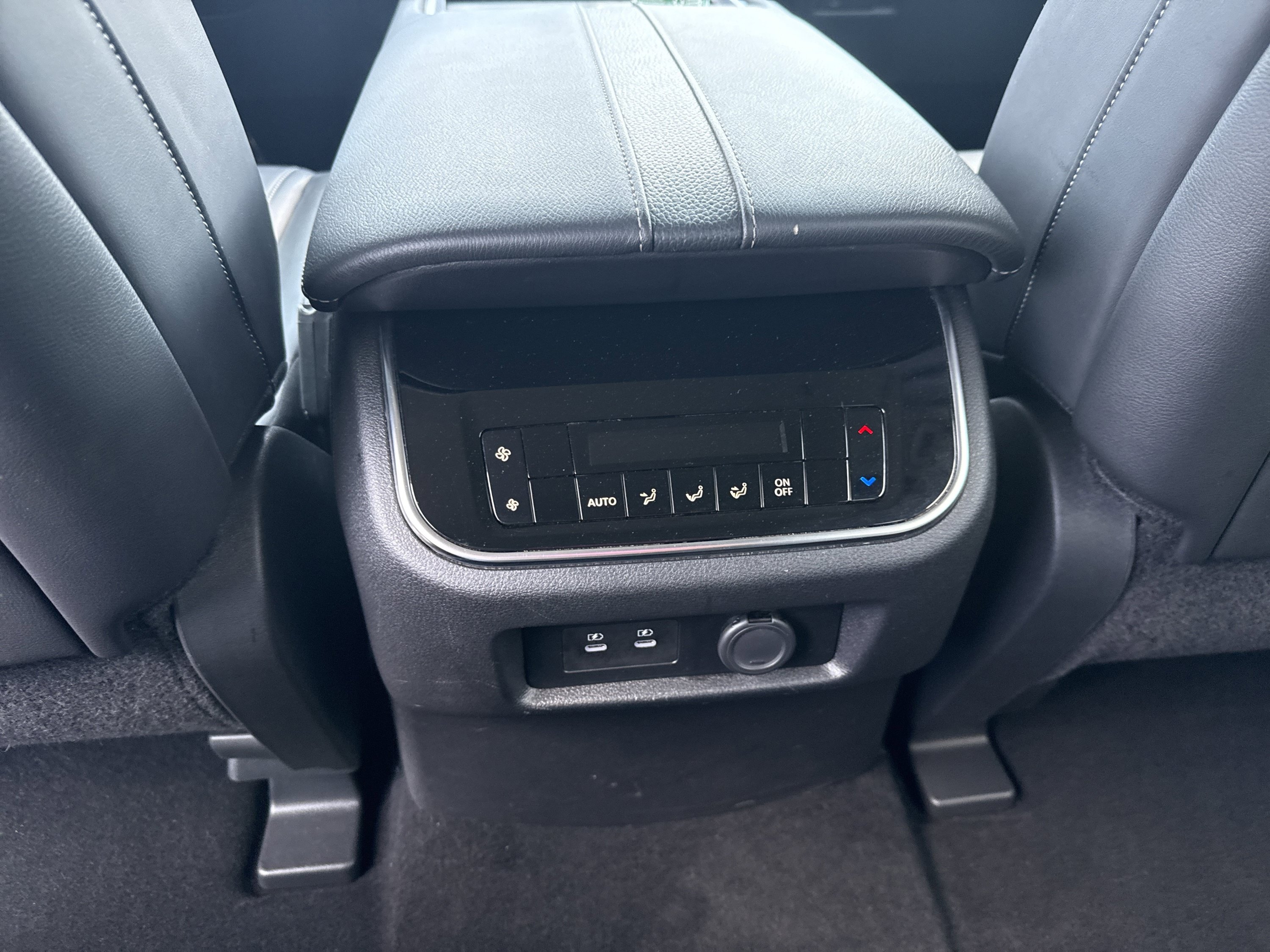 Used 2025 Nissan Armada SV AWD/4WD image 30
