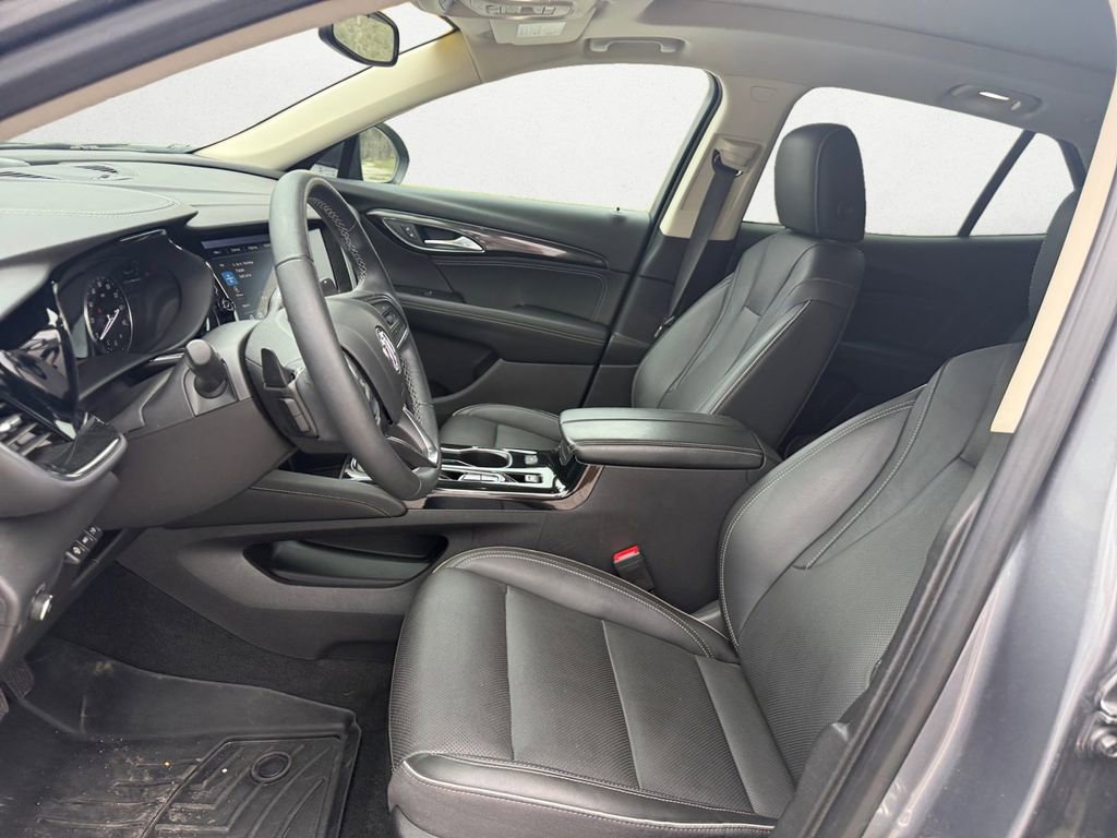 Used 2021 Buick Envision Essence w/ Technology Package I image 9