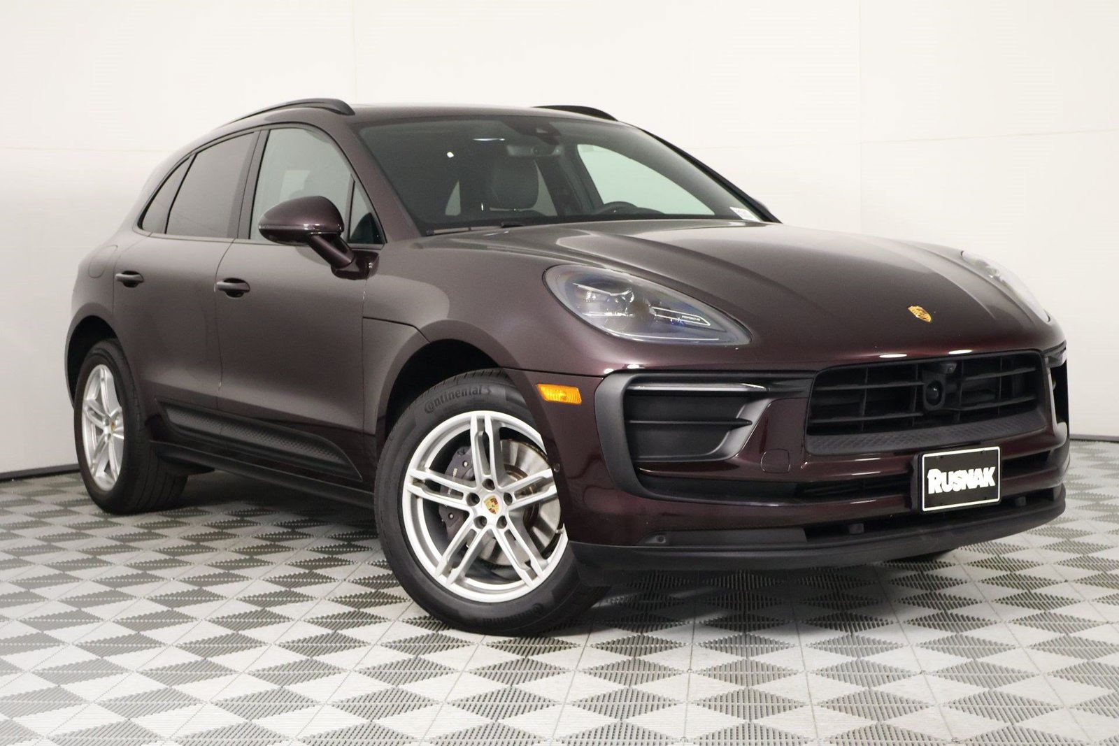 Certified 2023 Porsche Macan AWD/4WD image 9