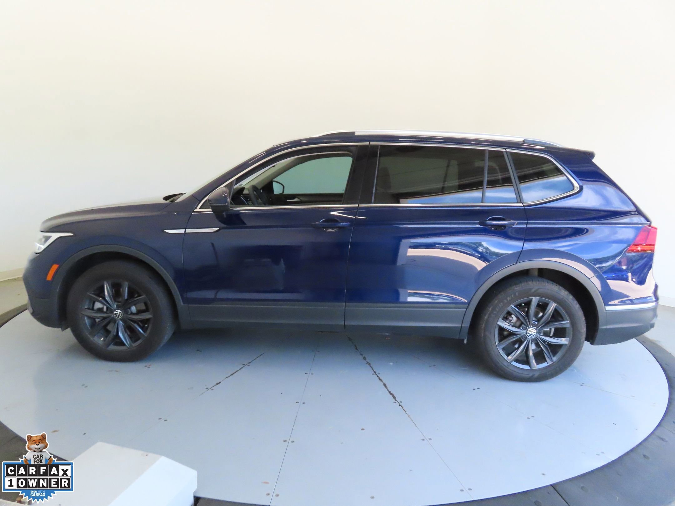 Certified 2024 Volkswagen Tiguan SE FWD image 6